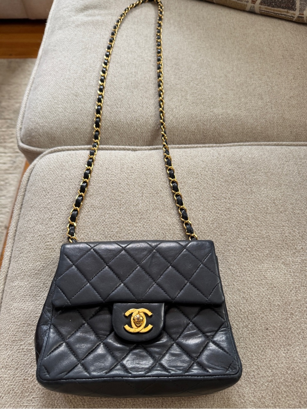CHANEL navy Quilted Leather Shoulder Bag with Gold Hardware